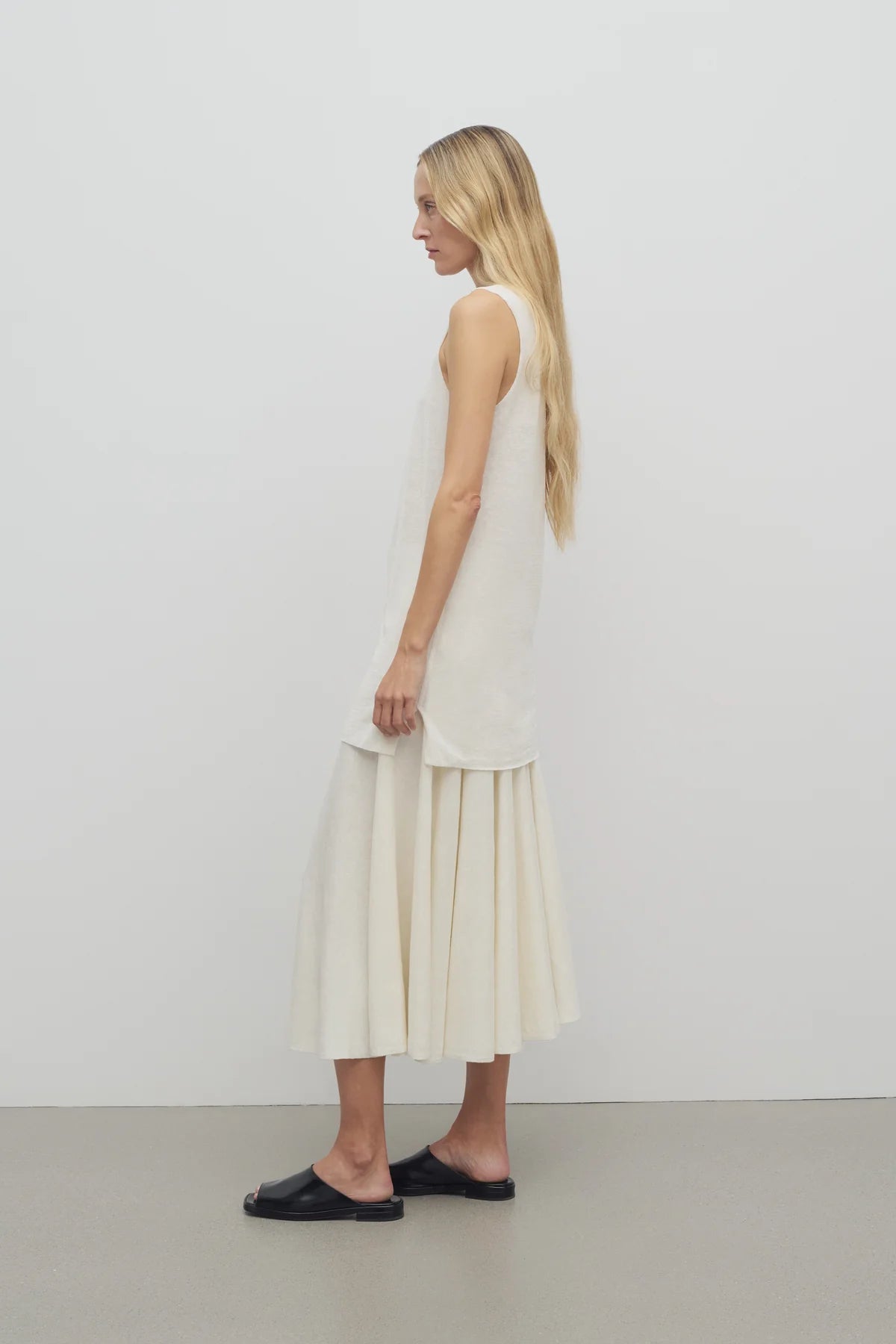 Jaliah Skirt in Cotton and Linen - White