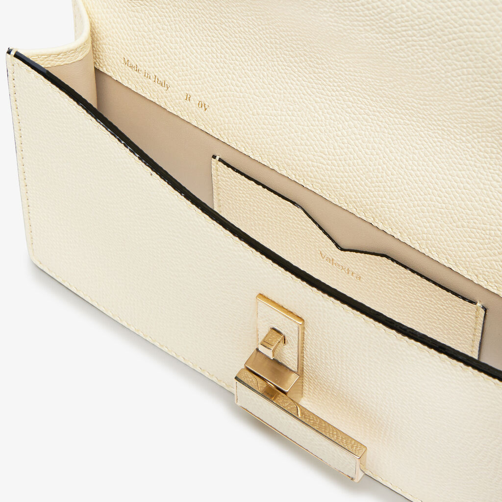 Iside Clutch with Chain - White